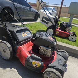 YARD MACHINE GAS SELF PROPELLED LANW MOWER 