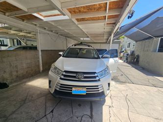 2018 Toyota Highlander XLE – Clean Title – Family SUV