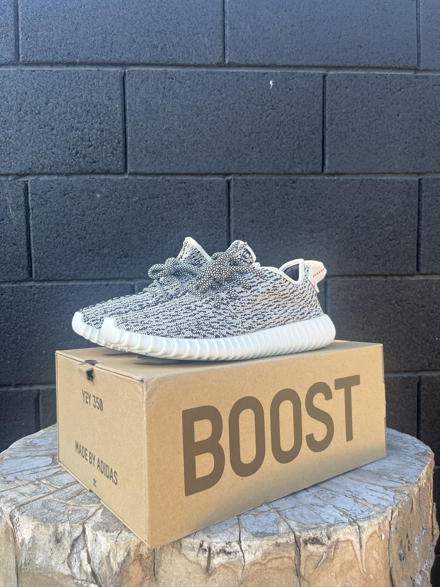 Yeezy Turtle Doves for Sale in Glendale, AZ OfferUp