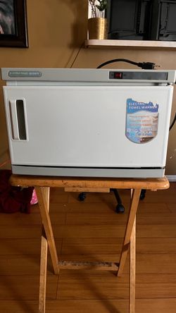 Countertop electric towel warmer