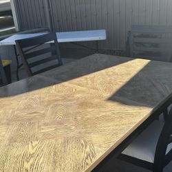 Table With 6 Chairs and extension. 