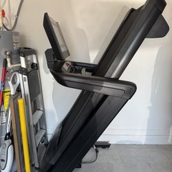 NordicTrack Commercial 1750 (Excellent Condition!)