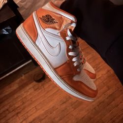 Jordan 1 Mid
