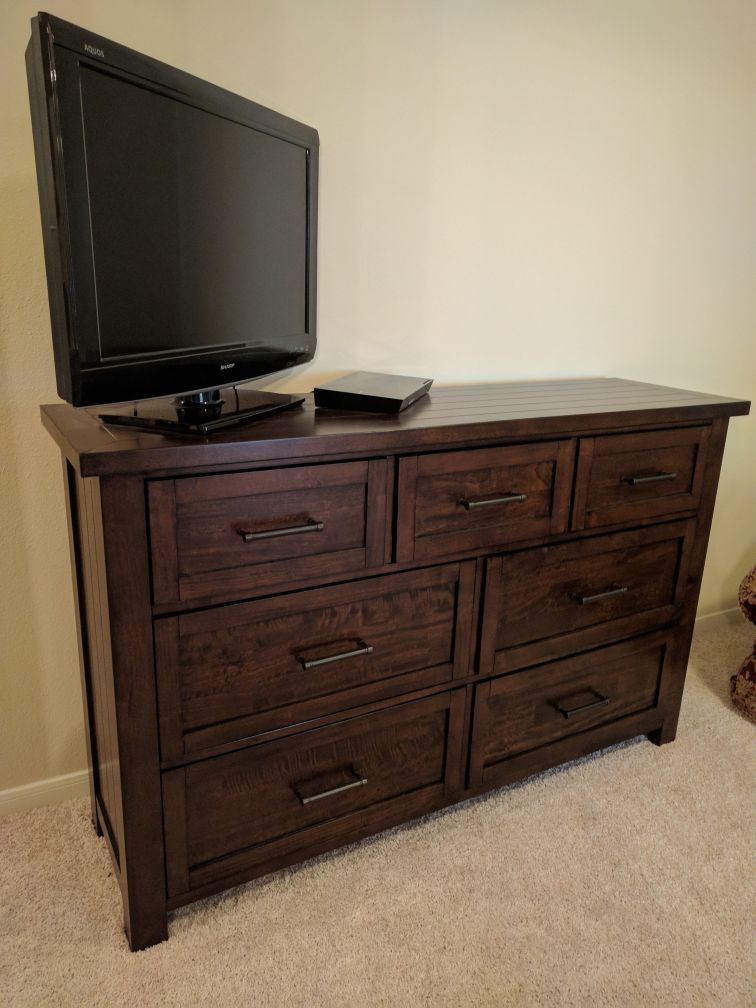 Stratford Sidney Dresser & Nightstand