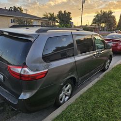 Toyota Siena 2017 