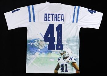 Antoine Bethea Signed Indianapolis Colts Picture Jersey (JSA)