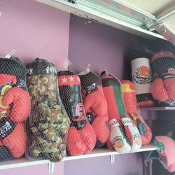 Small Boxing Gloves With Bag $20 Located In Palmdale California