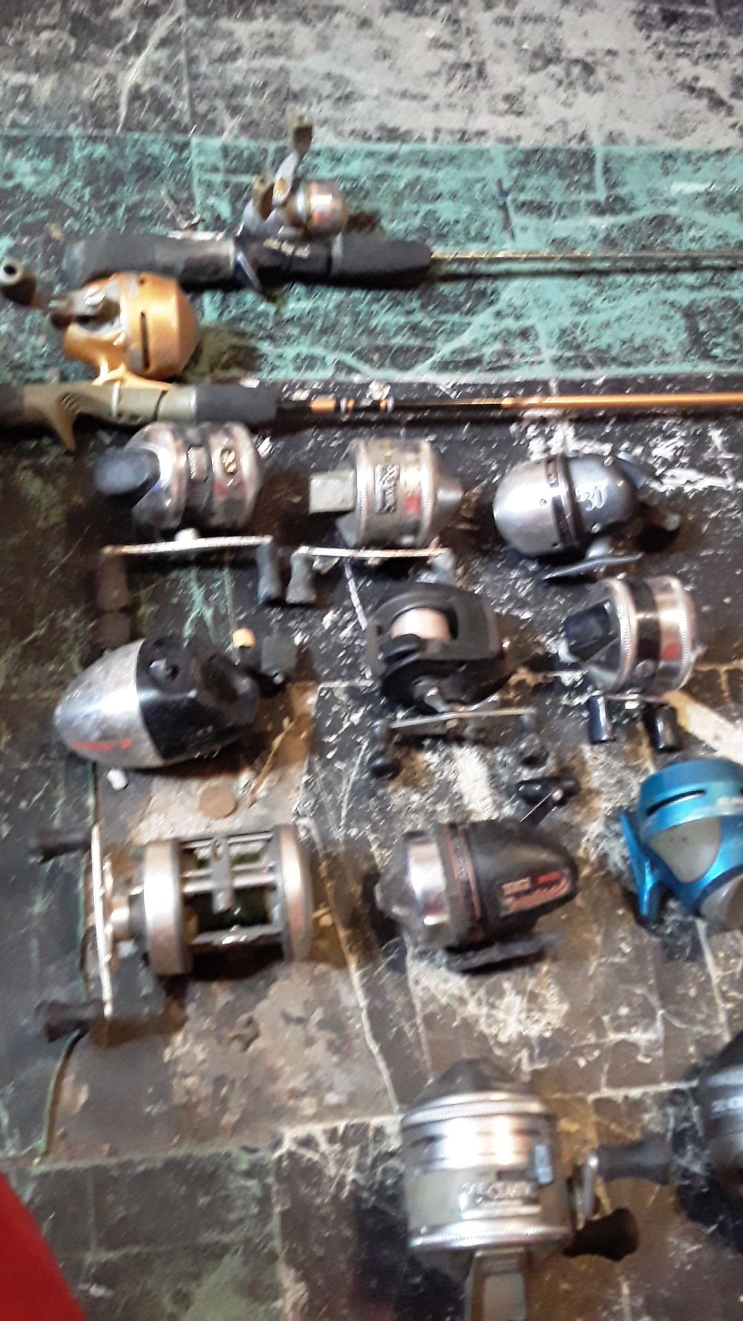 Fishing reel and rods lot