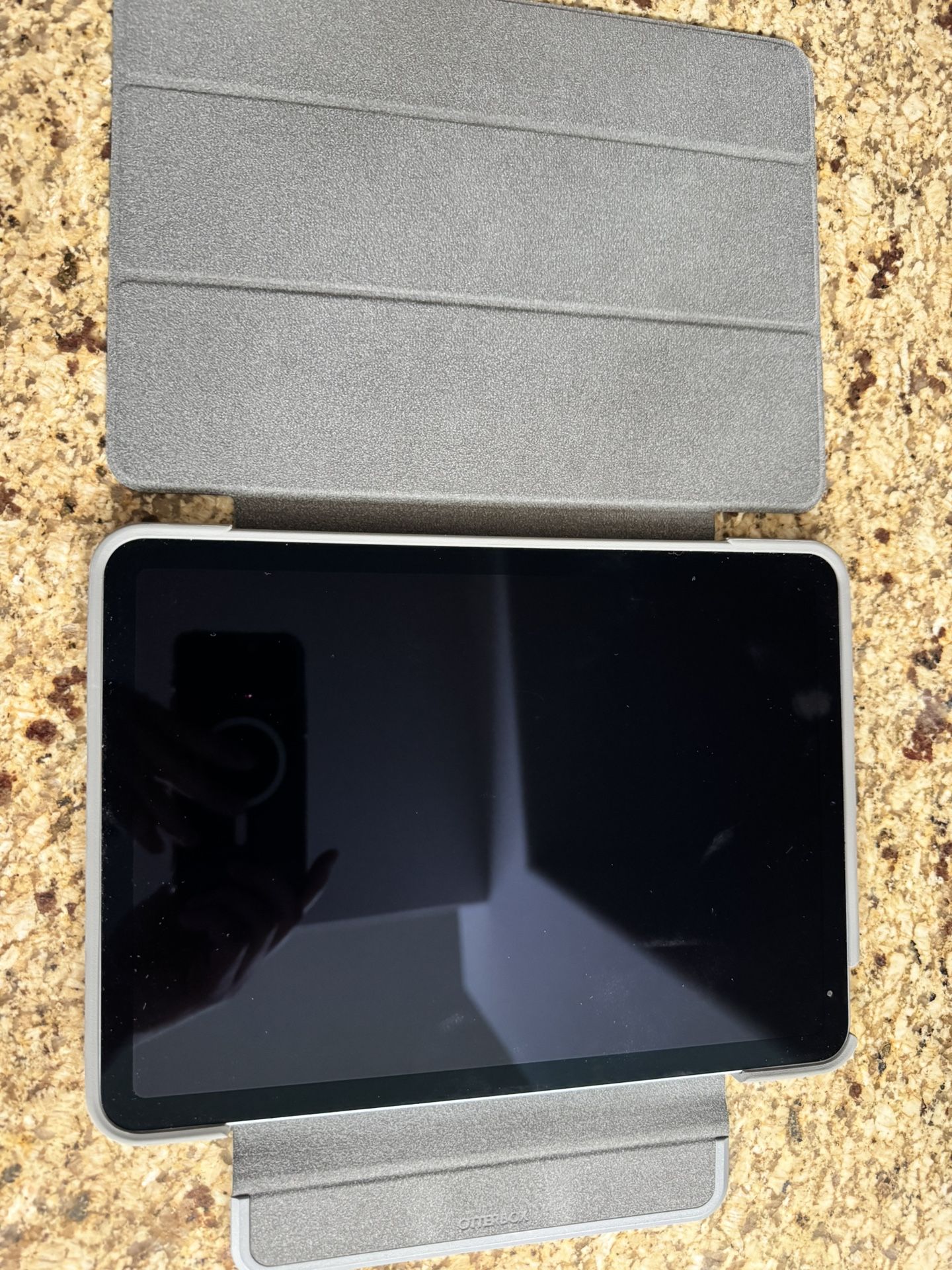 iPad Air 4th Gen $215