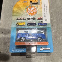 Jada Punch Buggy Volkswagen T1 Love  Peace. Blue & White W/Flowers W/surfboard