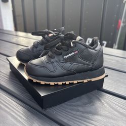 Reebok Classics, black gum bottom *size 5c*