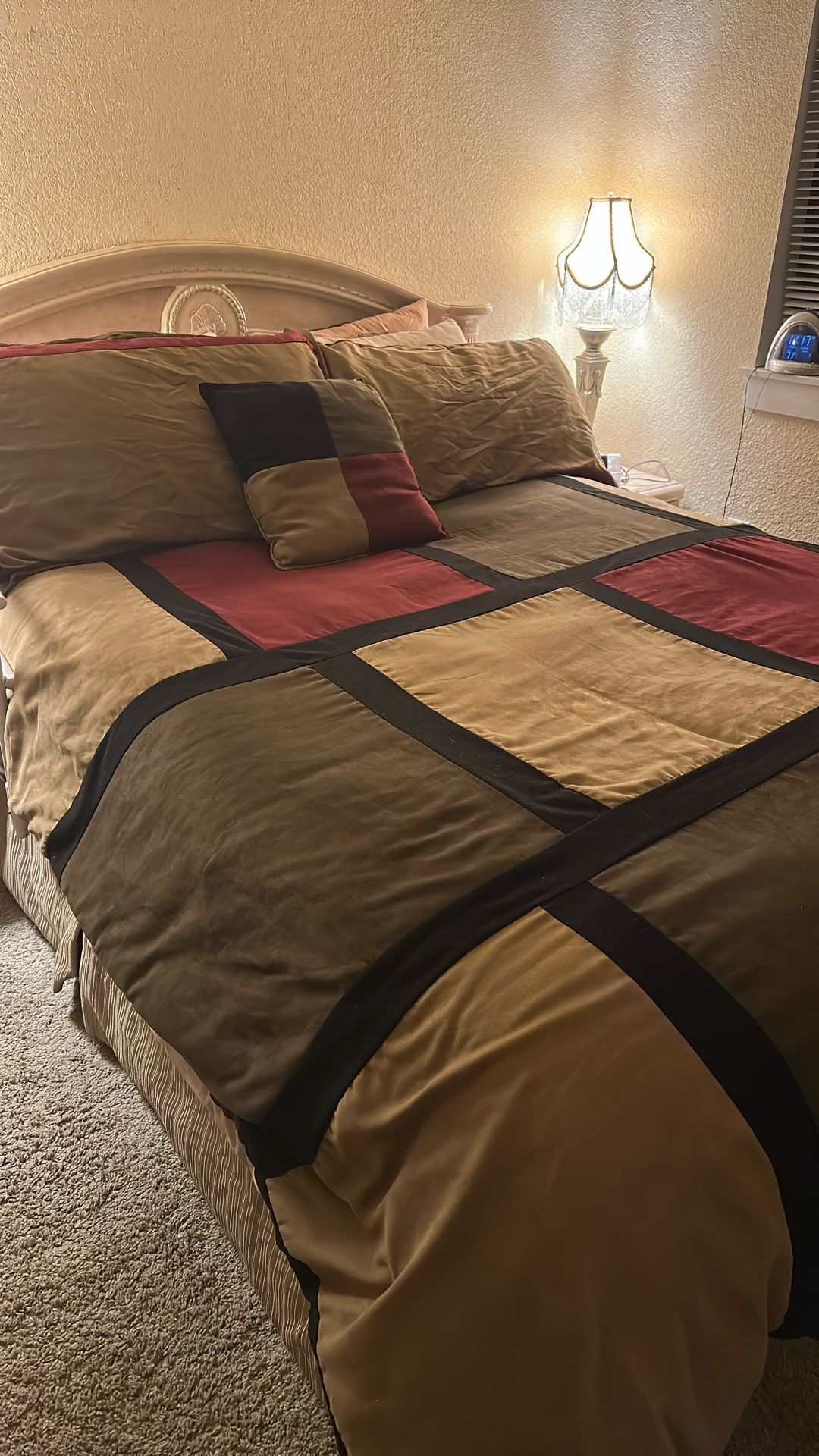 King Duvet,skirt And Pillow Cases $40