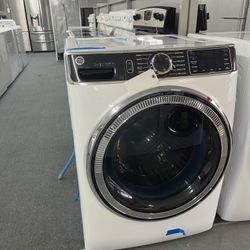 New Scratch And Dent GE Front Load Washer . 1 year Warranty 