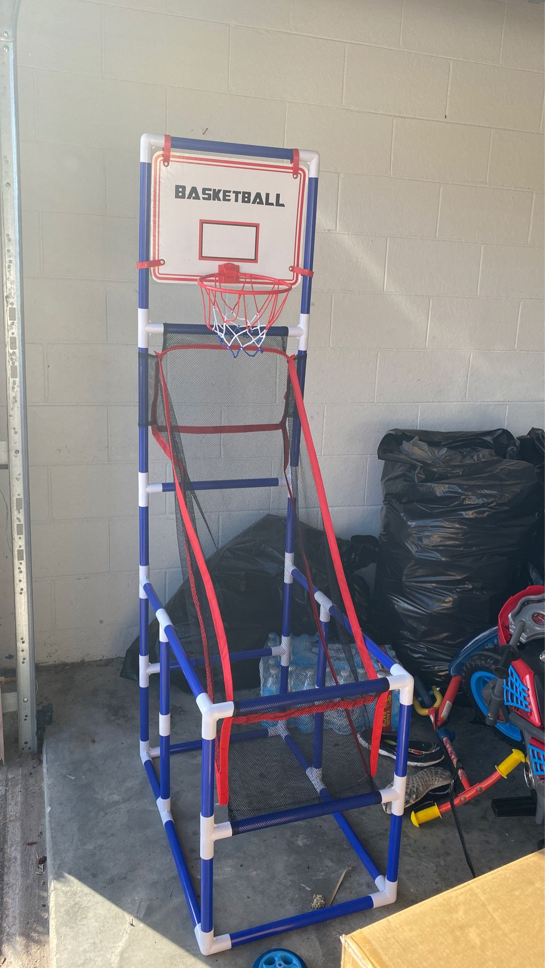 Basketball hoop toy