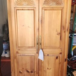 Pulaski Armoire Solid wood 