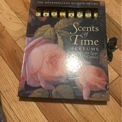 The Metropolitan Museum of Art - Scents of time perfume samples included