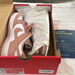 Authentic W Nike Dunk Low Size 7.5