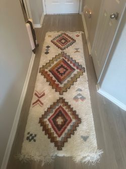 2.5’ x 8’ Runner Rug