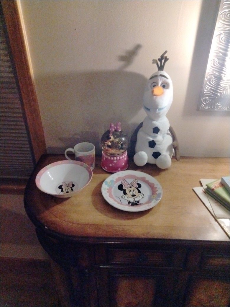 Minnie Mouse Musical Snow Globe And More