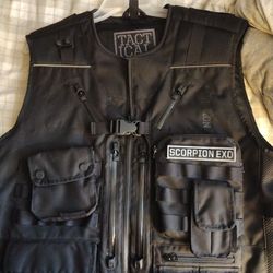 Scorpion Tactical Riding Vest And Gloves 