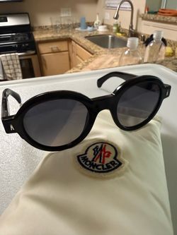 Moncler round sunglasses black