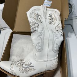 9.5 Cowgirl boots