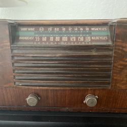 1942 General Electric L-613 Antique Radio 