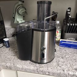 MUELLER Ultra 1100 Watt Power Juicer MU-100 And Measuring Cup