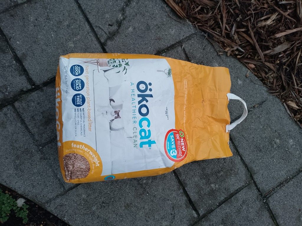 Okocat Featherweight Clumping Cat Litter