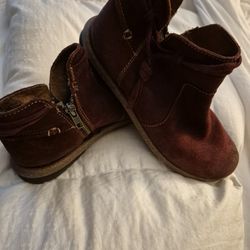 Female boots leather  SIZE  9.5 