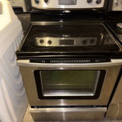 Whirlpool Stove On Good Working Condition 