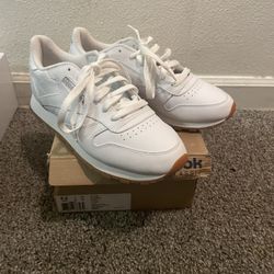 Reebok Classics 7mens/8.5 Woman’s