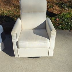 Delta children Swivel Glider Chair