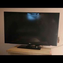 45" Flat Screen TV - Not cable ready!