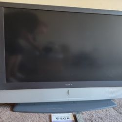 50" Sony Grand Wega LCD Projection And TV & DVD/VHS Player