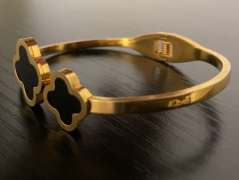 6.5’  Four Leaf Clover Stainless Steel Bracelet 