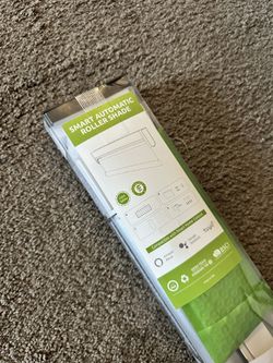 Motorized Blackout Roller Blind w/ Remote & Solar Panel – 34x72”