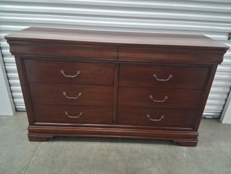 Dresser 8 drawers & mirror