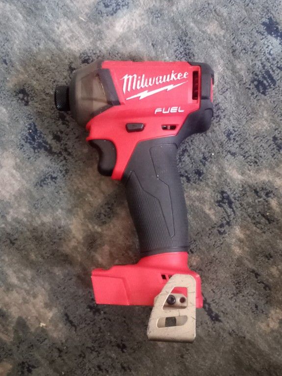 Milwaukee M18 FUEL Impact 1/4 Hex (SURGE) still In EXELENTE Condition 