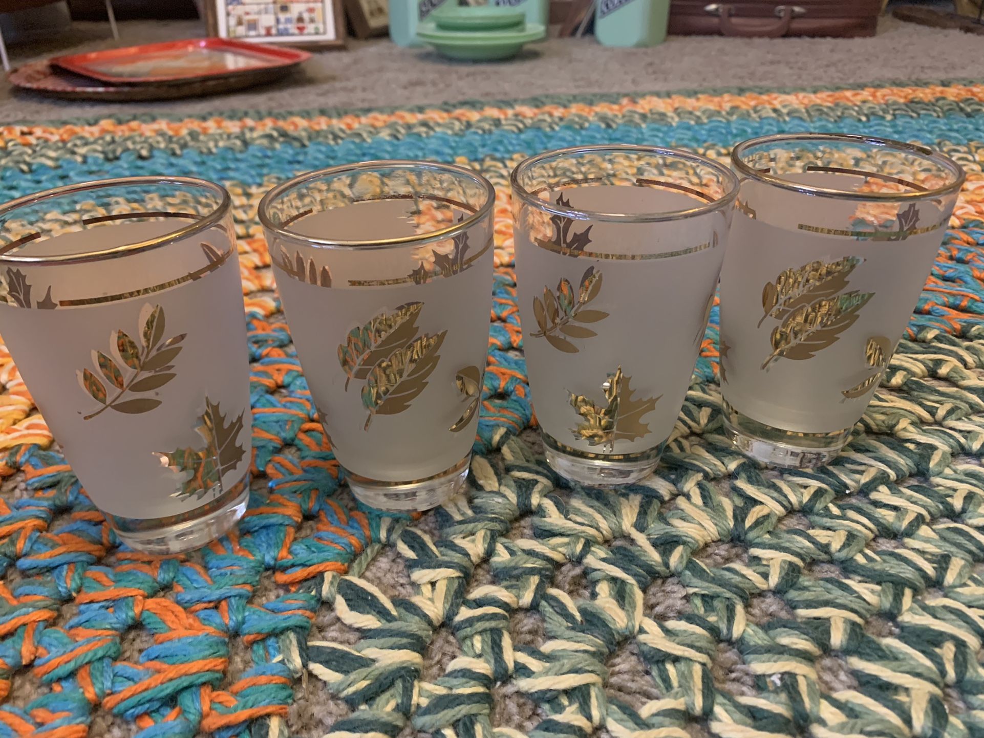 Set Of 4 Mid Century Frosted Glasses Gold Leaf Design