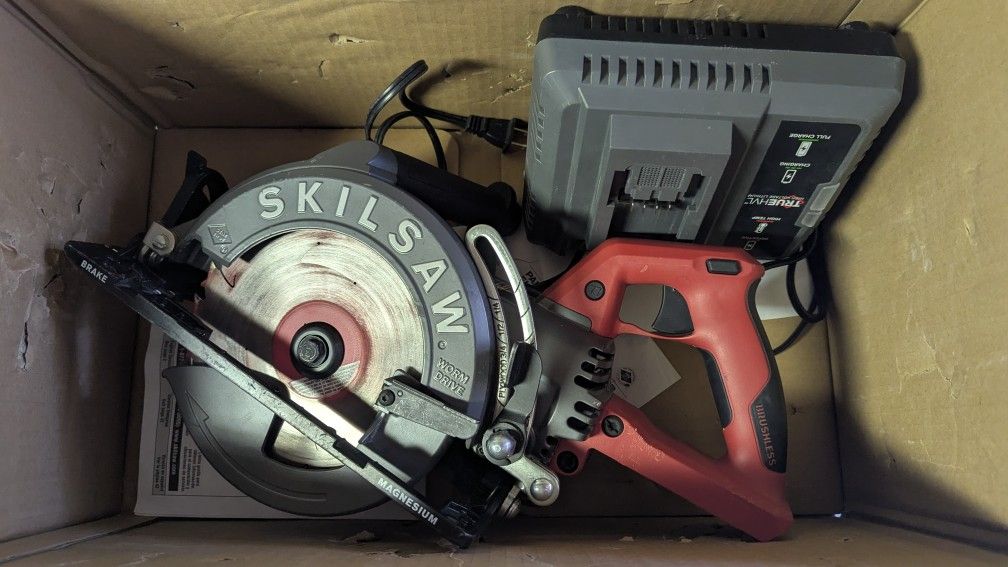 Skil saw Cordless + Charger (No Battery)