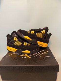 Jordan 4 Thunder size 9.5