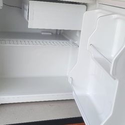 Black&Decker Mini Refrigerator 