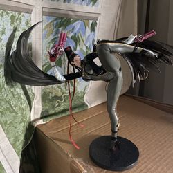Bayonetta replica statue