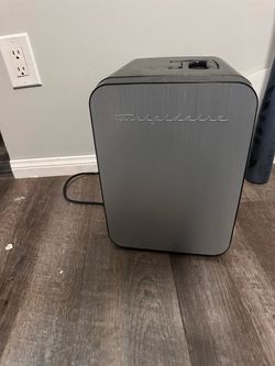 Mini mini fridge