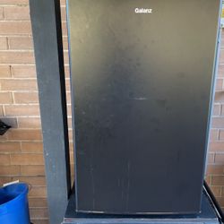 Mini Fridge 3.5 Pies Cubicos Funcionando $100