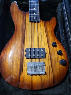 ** Black Corina/Walnut Active Bass **