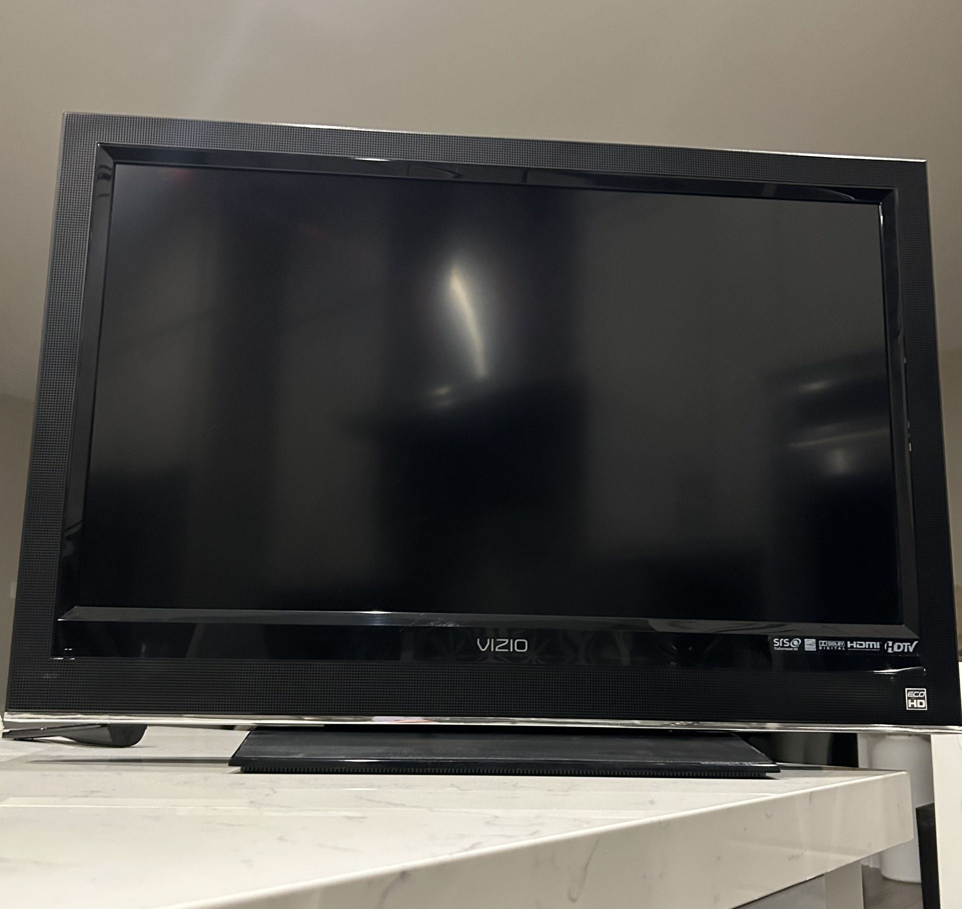 Vizio 32 Inch LCD TV