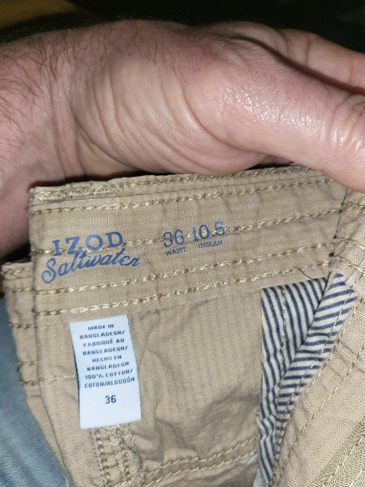 IZOD khaki cargo shorts
