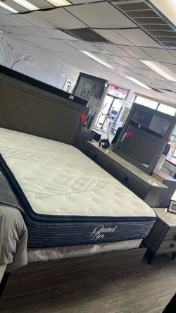 Bedroom set queen 4 Pc Special Price $799 😍